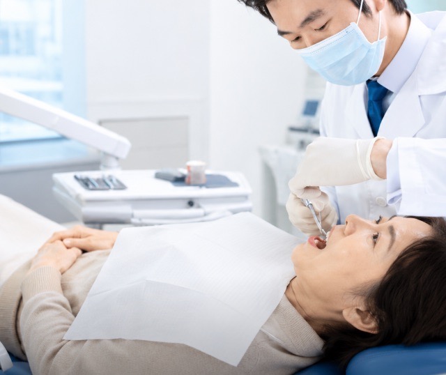 맞춤 구강 케어 시술 장면